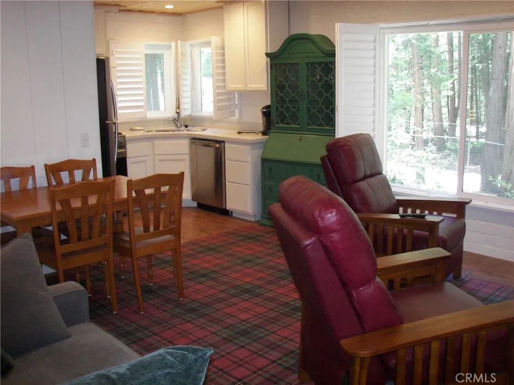 1101 Big Tree Crestline, CA 92325