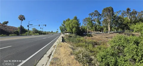 17401 La Sierra
