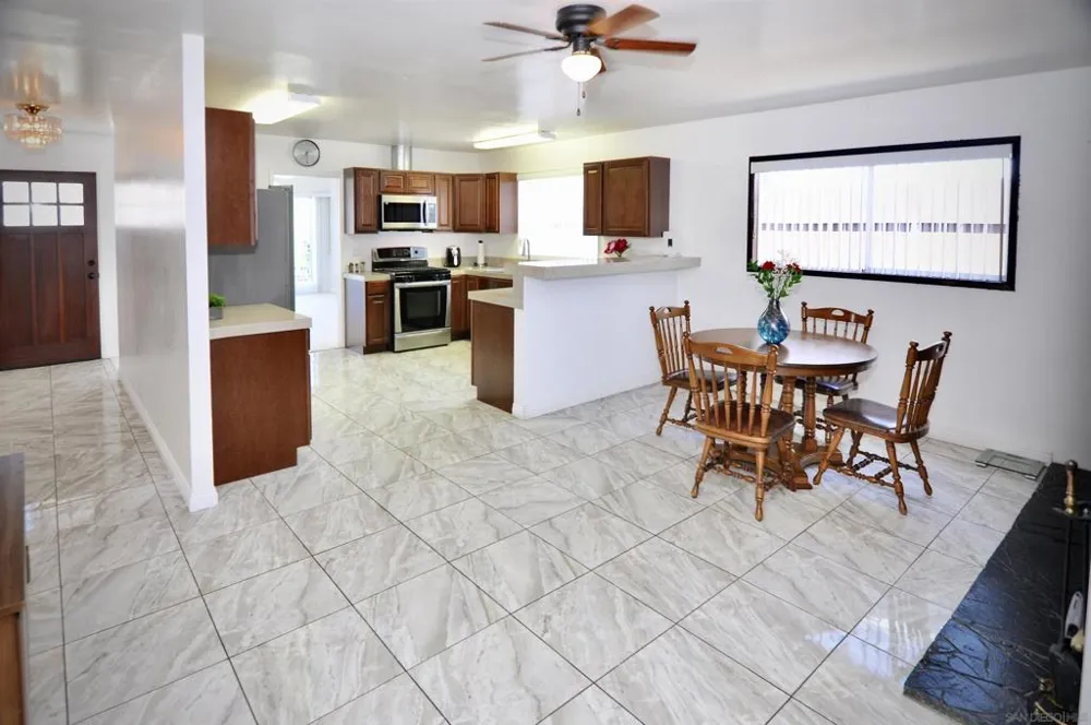 576 Douglas Street Chula Vista, CA 91910