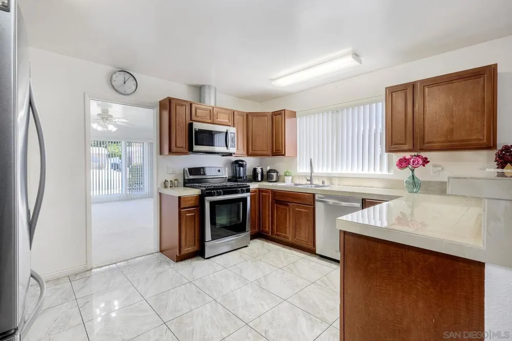 576 Douglas Street Chula Vista, CA 91910