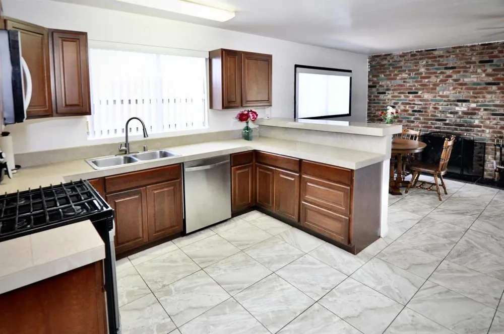 576 Douglas Street Chula Vista, CA 91910