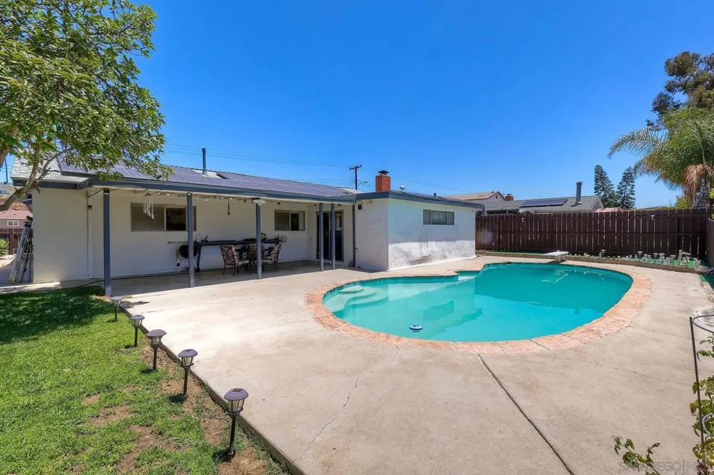 576 Douglas Street Chula Vista, CA 91910