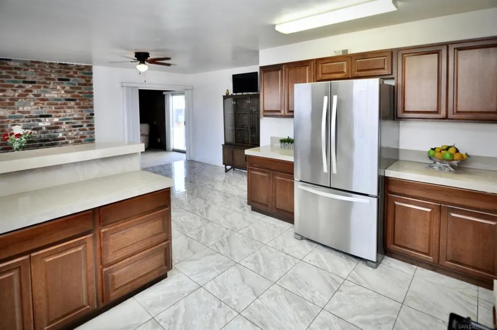 576 Douglas Street Chula Vista, CA 91910