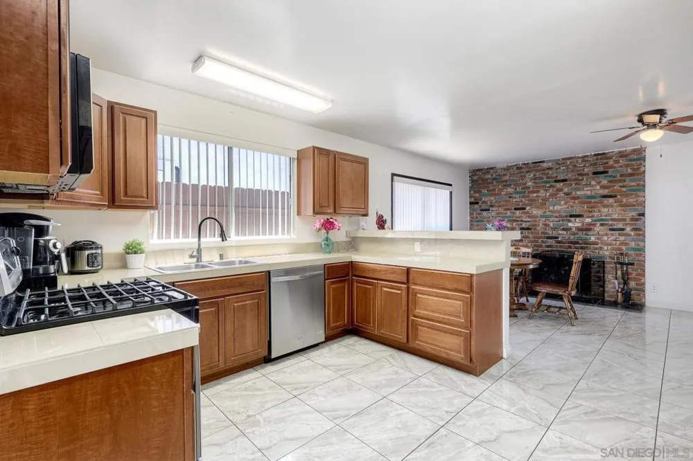 576 Douglas Street Chula Vista, CA 91910