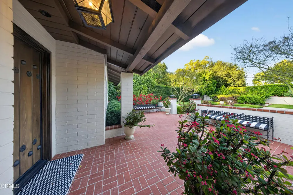 1115 S Oak Knoll Avenue Pasadena, CA 91106