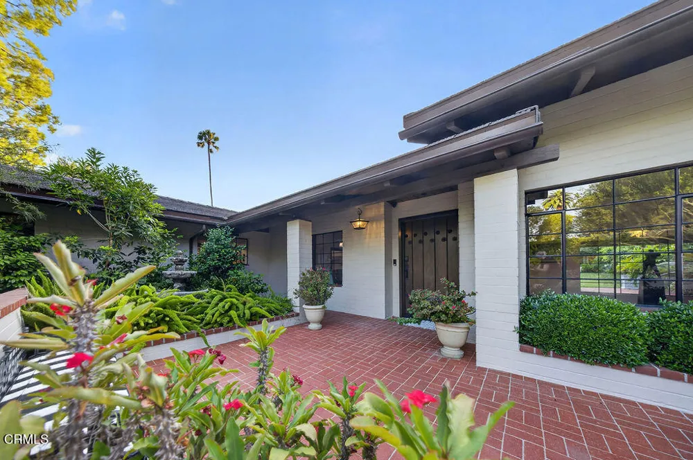 1115 S Oak Knoll Avenue Pasadena, CA 91106
