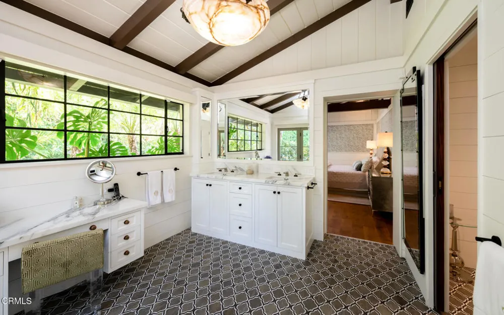 1115 S Oak Knoll Avenue Pasadena, CA 91106