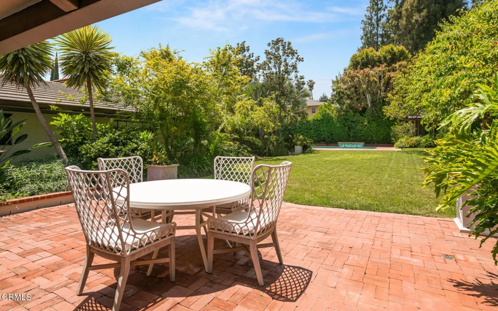 1115 S Oak Knoll Avenue Pasadena, CA 91106