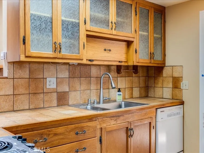 1556 3rd Los Osos, CA 93402