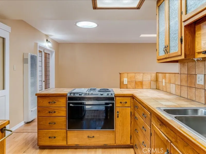 1556 3rd Los Osos, CA 93402