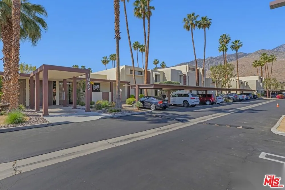 1655 E Palm Canyon Drive #318 Palm Springs, CA 92264