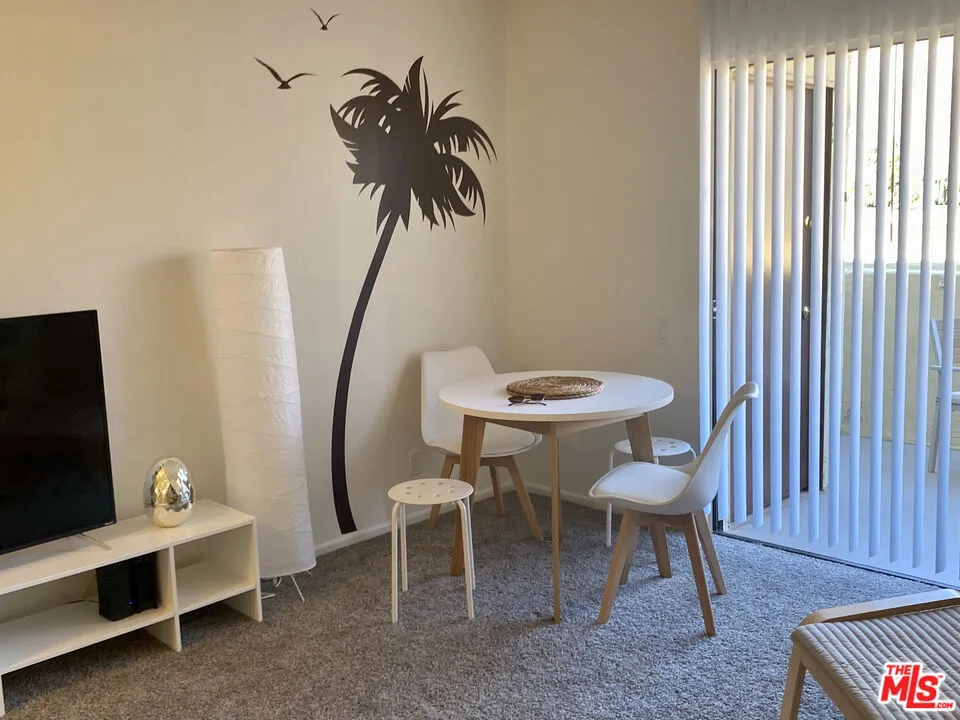1655 E Palm Canyon Drive #318 Palm Springs, CA 92264
