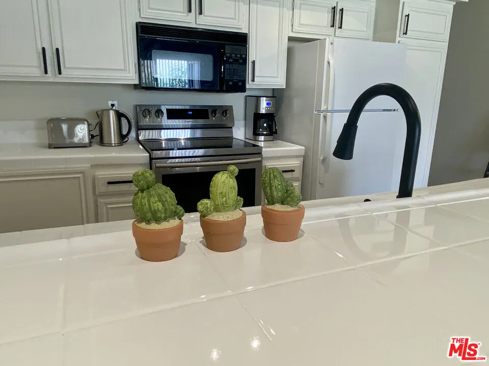 1655 E Palm Canyon Drive #318 Palm Springs, CA 92264