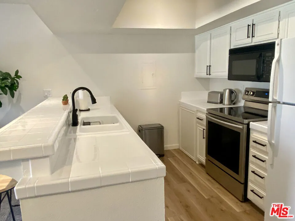 1655 E Palm Canyon Drive #318 Palm Springs, CA 92264