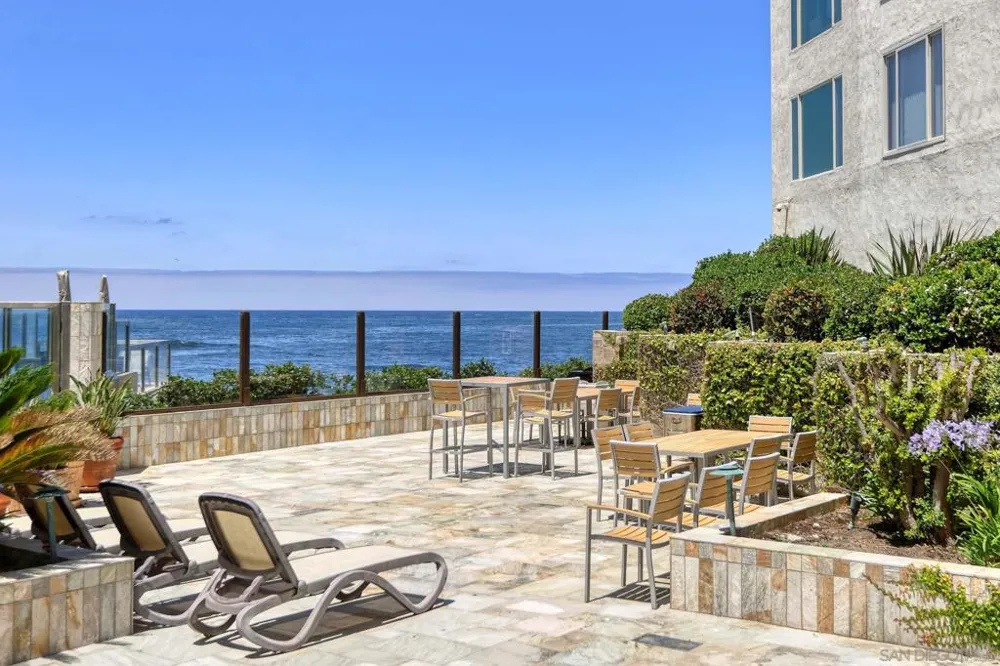 220 Coast Blvd #1B La Jolla, CA 92037