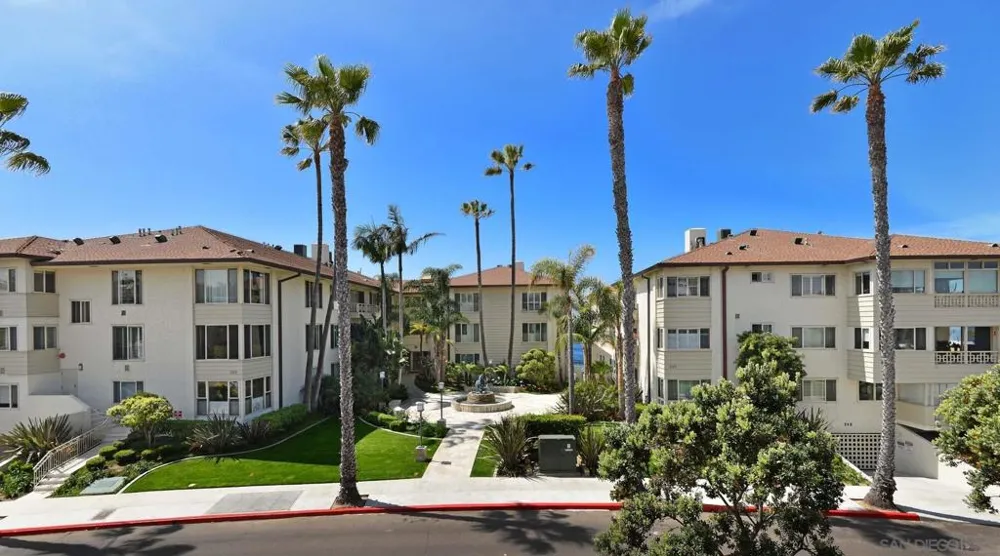 220 Coast Blvd #1B La Jolla, CA 92037