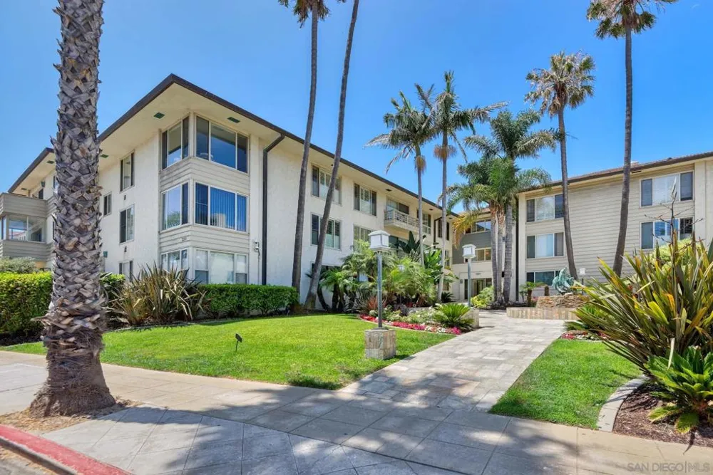 220 Coast Blvd #1B La Jolla, CA 92037