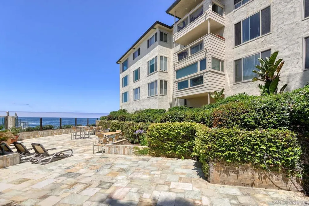 220 Coast Blvd #1B La Jolla, CA 92037
