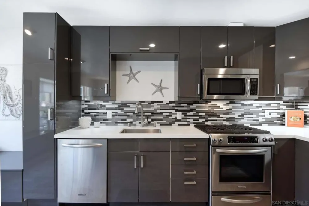 220 Coast Blvd #1B La Jolla, CA 92037