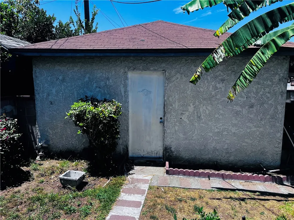10321 Garfield South Gate, CA 90280