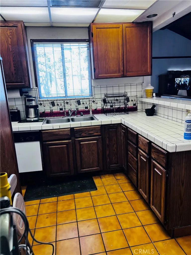 10321 Garfield South Gate, CA 90280