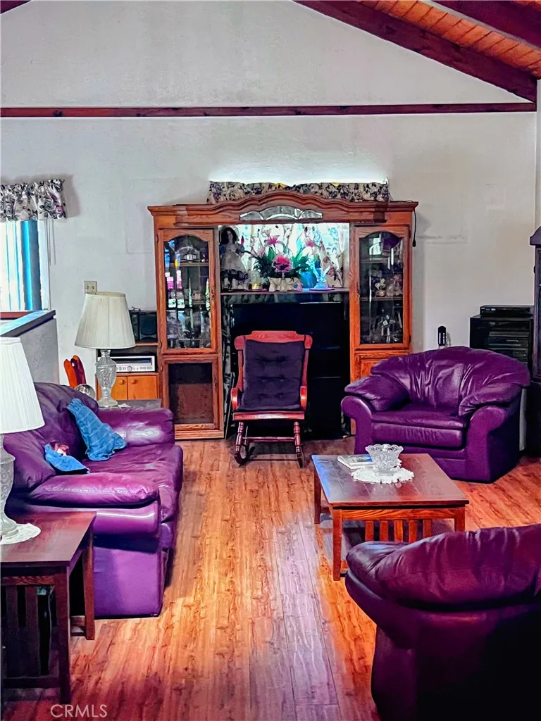 10321 Garfield South Gate, CA 90280