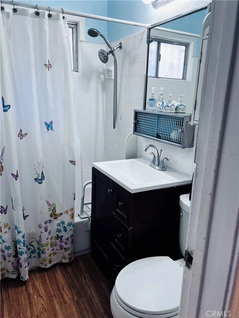 10321 Garfield South Gate, CA 90280