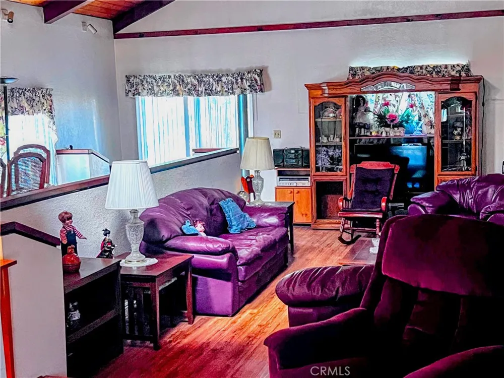 10321 Garfield South Gate, CA 90280