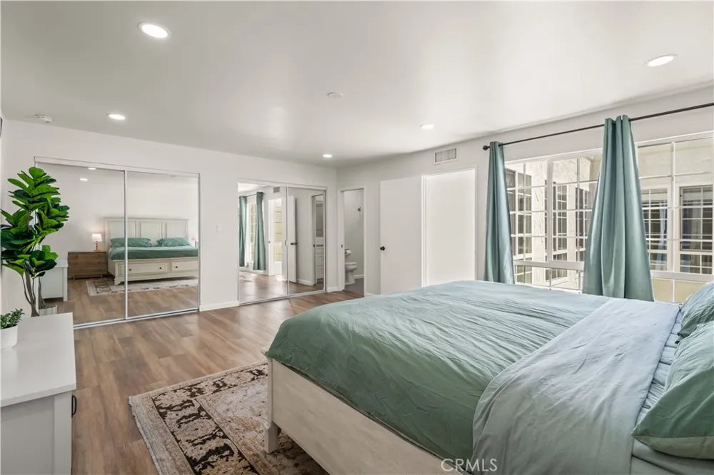 308 1/2 Commonwealth Avenue Los Angeles, CA 90020