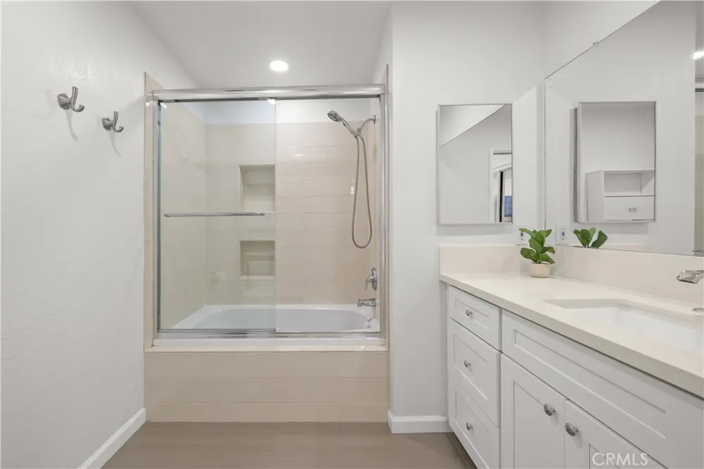 308 1/2 Commonwealth Avenue Los Angeles, CA 90020