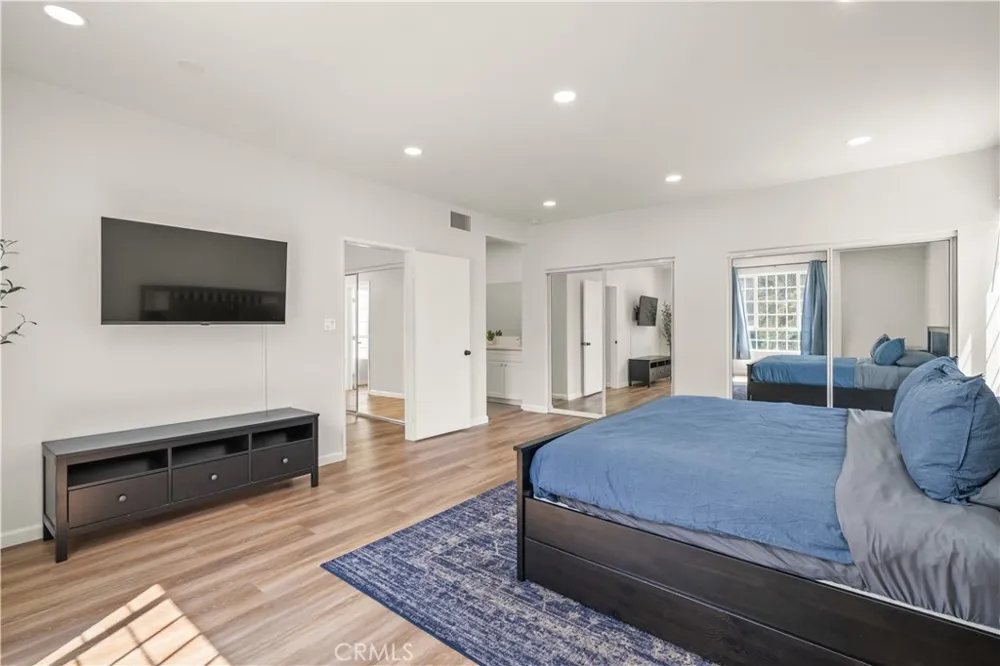 308 1/2 Commonwealth Avenue Los Angeles, CA 90020