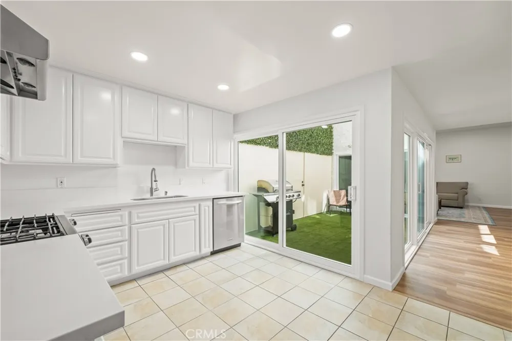 308 1/2 Commonwealth Avenue Los Angeles, CA 90020