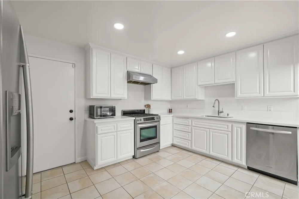 308 1/2 Commonwealth Avenue Los Angeles, CA 90020