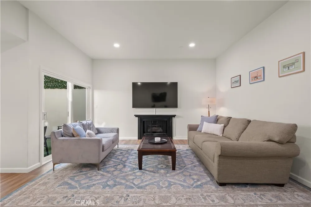308 1/2 Commonwealth Avenue Los Angeles, CA 90020