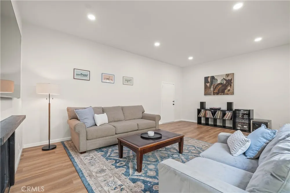 308 1/2 Commonwealth Avenue Los Angeles, CA 90020