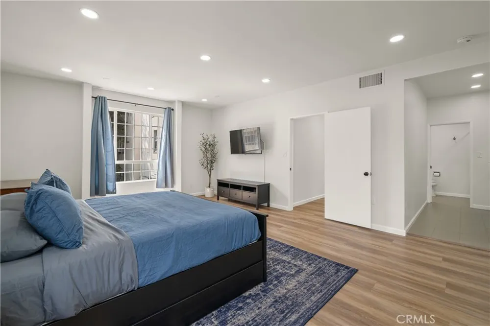 308 1/2 Commonwealth Avenue Los Angeles, CA 90020