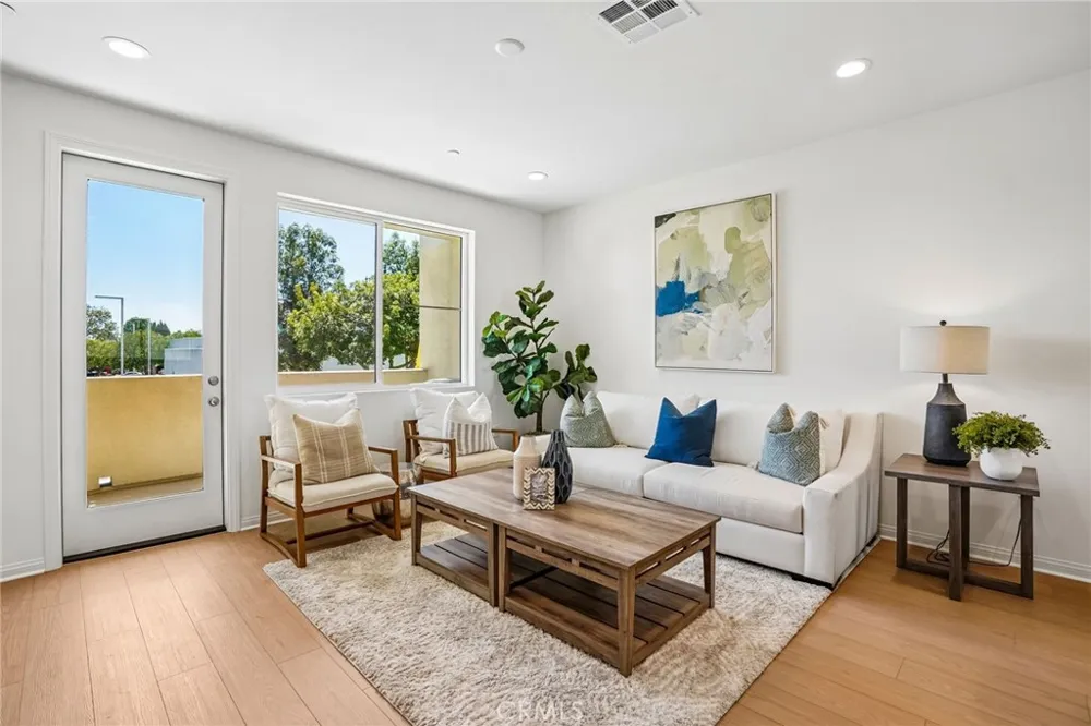 5876 Linden Ave Avenue #9 Long Beach, CA 90805
