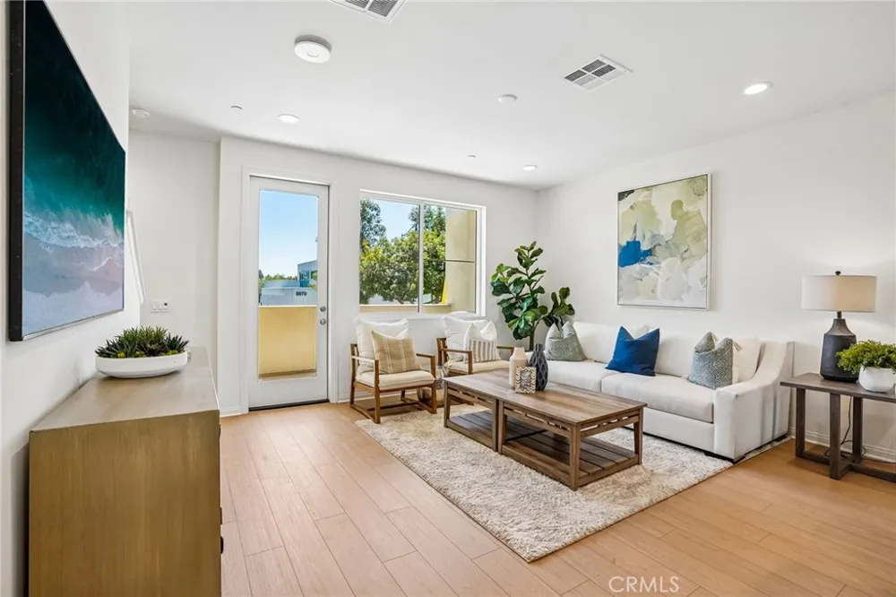 5876 Linden Ave Avenue #9 Long Beach, CA 90805