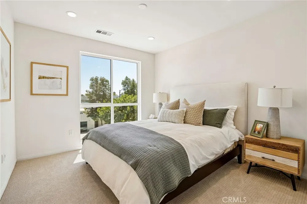 5876 Linden Ave Avenue #9 Long Beach, CA 90805