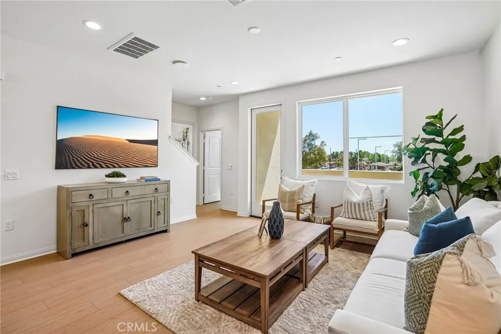 5876 Linden Ave Avenue #9 Long Beach, CA 90805