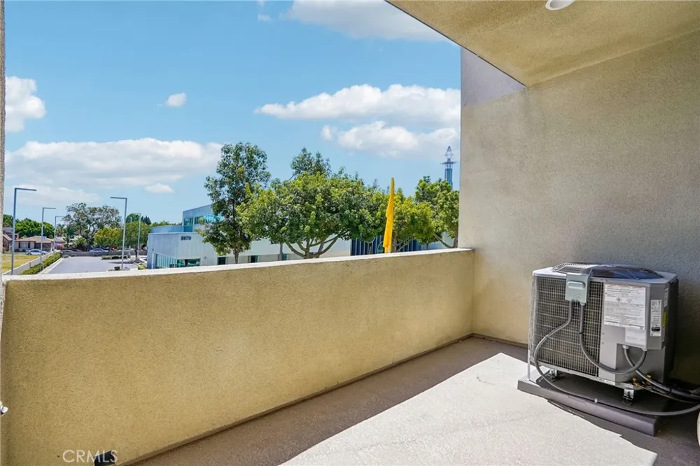 5876 Linden Ave Avenue #9 Long Beach, CA 90805