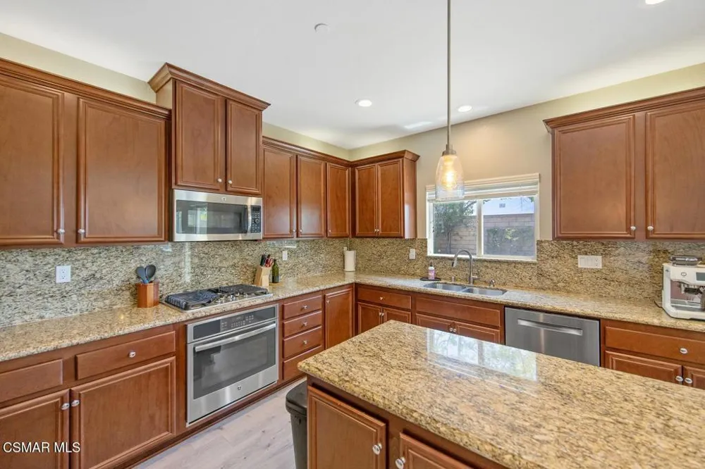 7092 Crimora Avenue Moorpark, CA 93021