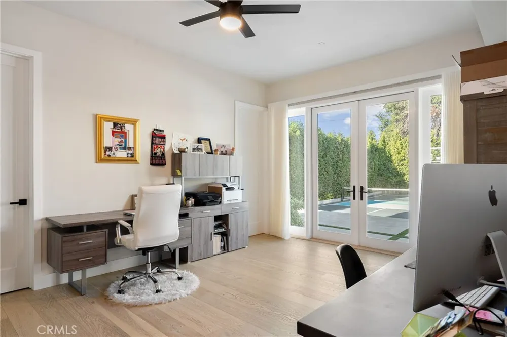 15547 Valley Vista Boulevard Encino, CA 91436