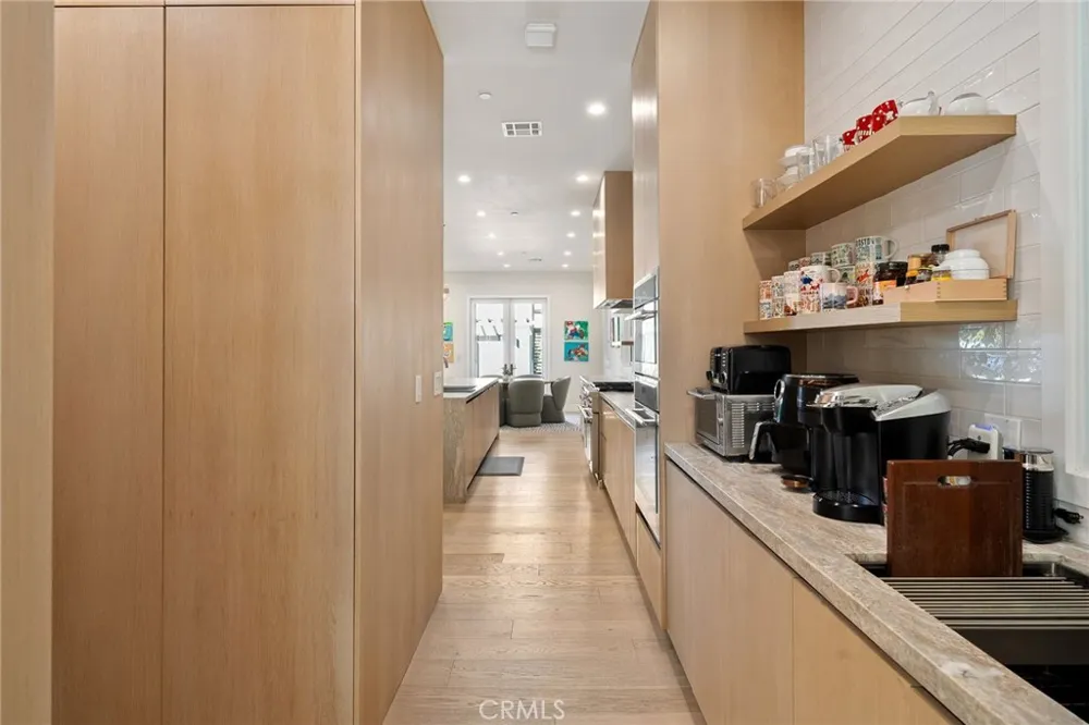 15547 Valley Vista Boulevard Encino, CA 91436