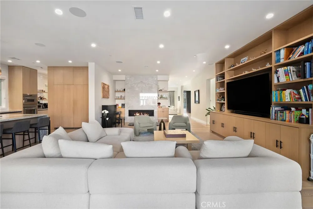15547 Valley Vista Boulevard Encino, CA 91436