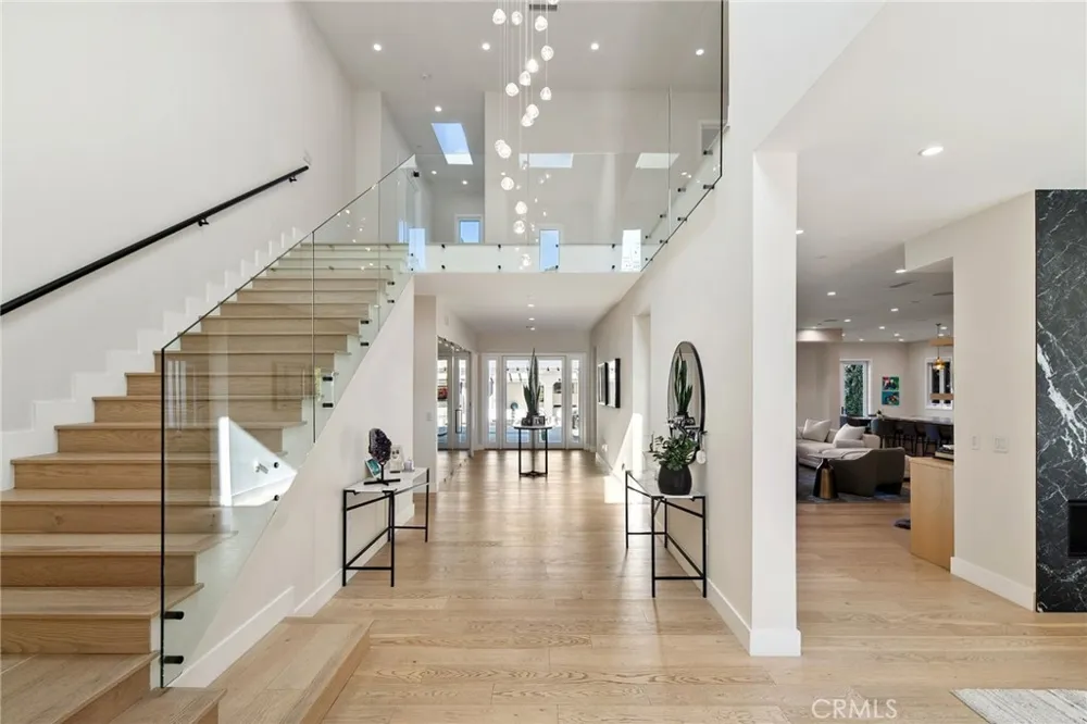 15547 Valley Vista Boulevard Encino, CA 91436