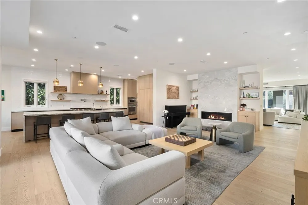 15547 Valley Vista Boulevard Encino, CA 91436