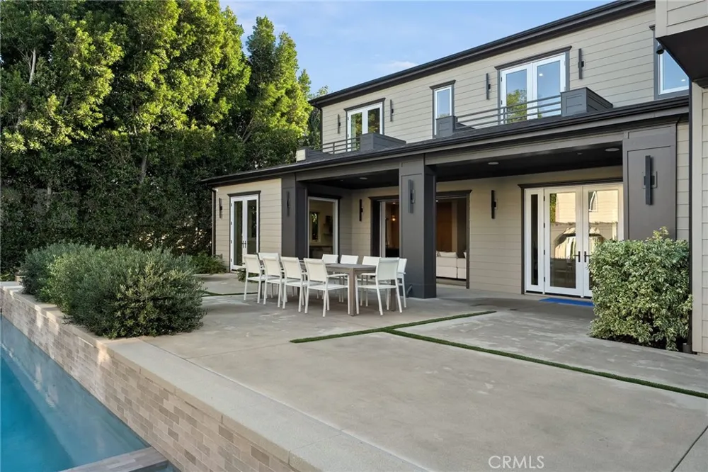 15547 Valley Vista Boulevard Encino, CA 91436