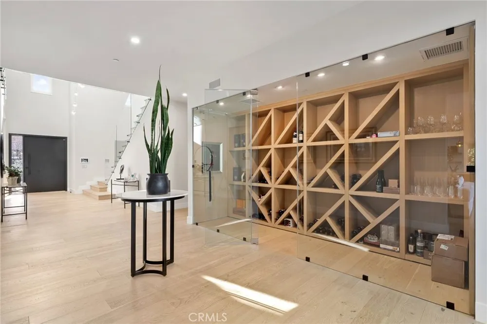 15547 Valley Vista Boulevard Encino, CA 91436