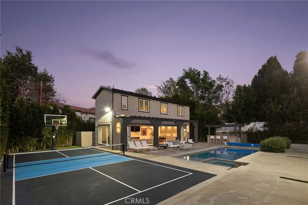 15547 Valley Vista Boulevard Encino, CA 91436